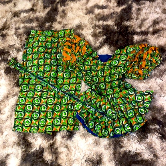 Custom African print, stunning two piece set with belt great condition - Picture 7 of 7